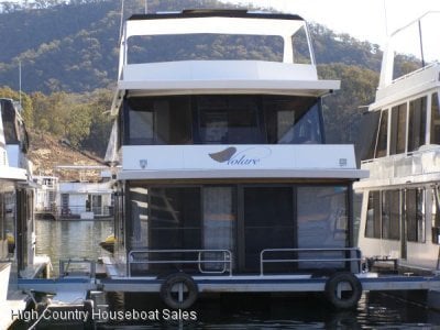 Houseboat Holiday Home on the Water of Lake Eildon