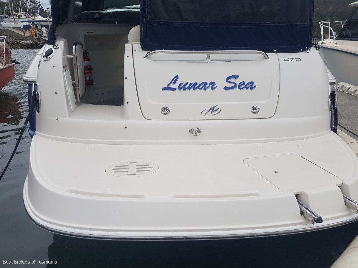 Lunar Sea Monterey 270 Cruiser Fabulous condition, Bow and stern thrusters Boat Brokers of Tasmania