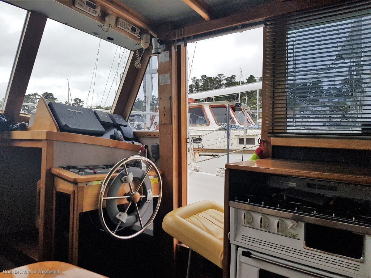 Harmony Bruce Roberts 36 Flybridge Cruiser Boat Brokers of Tasmania