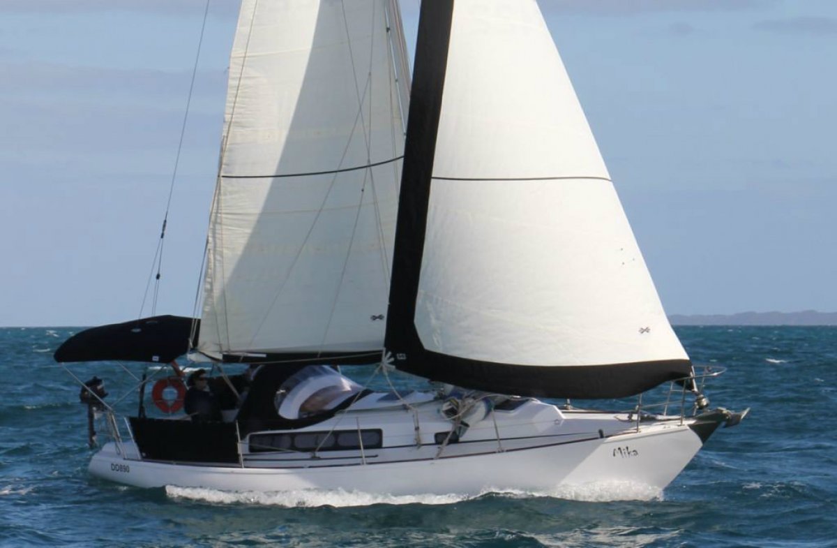 pioneer 10 yacht review