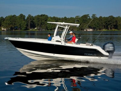 Robalo R242 center console offshore fishing boat