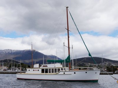 yachthub tasmania