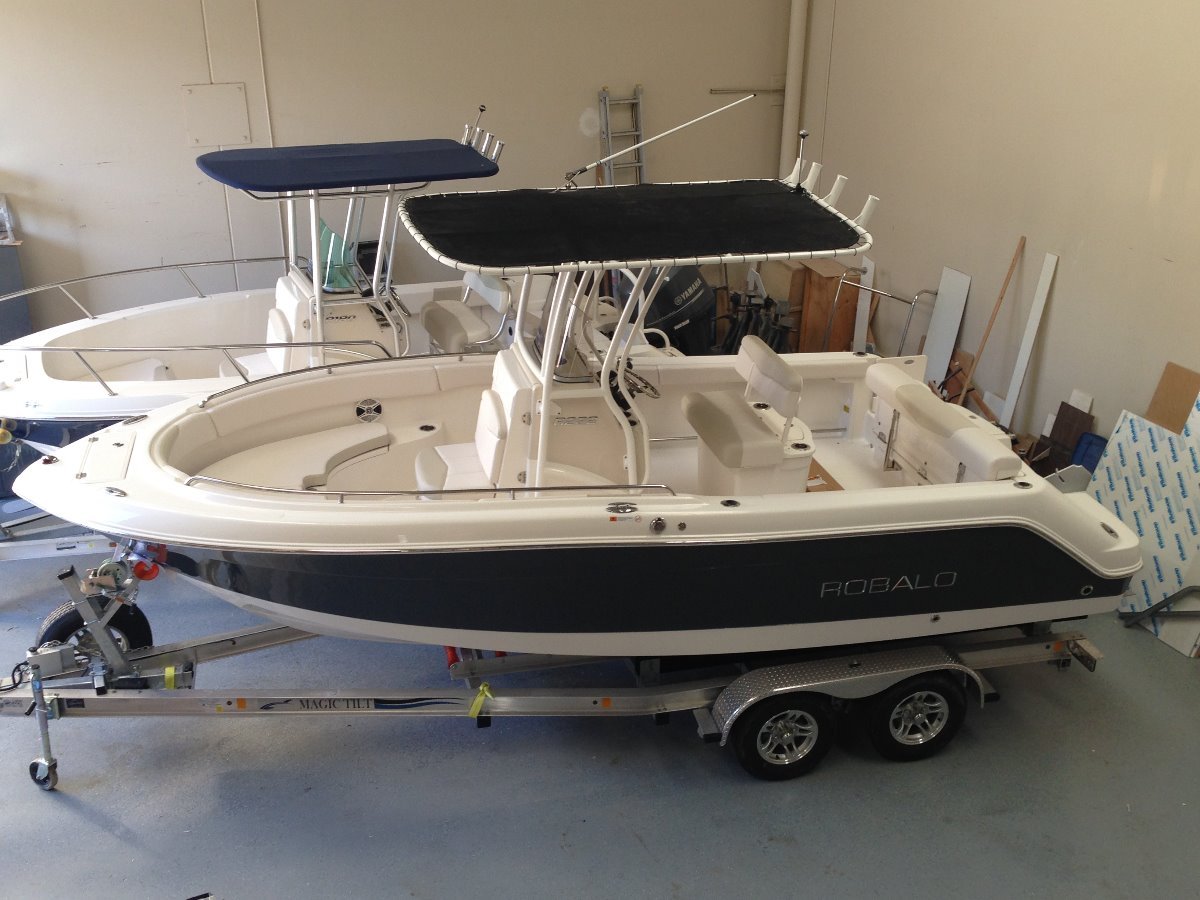 Robalo R222:Feature packed