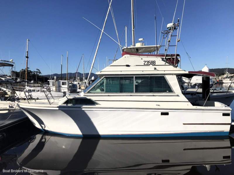 Mariner 31 Flybridge Twin Volvo diesel shaft drive.