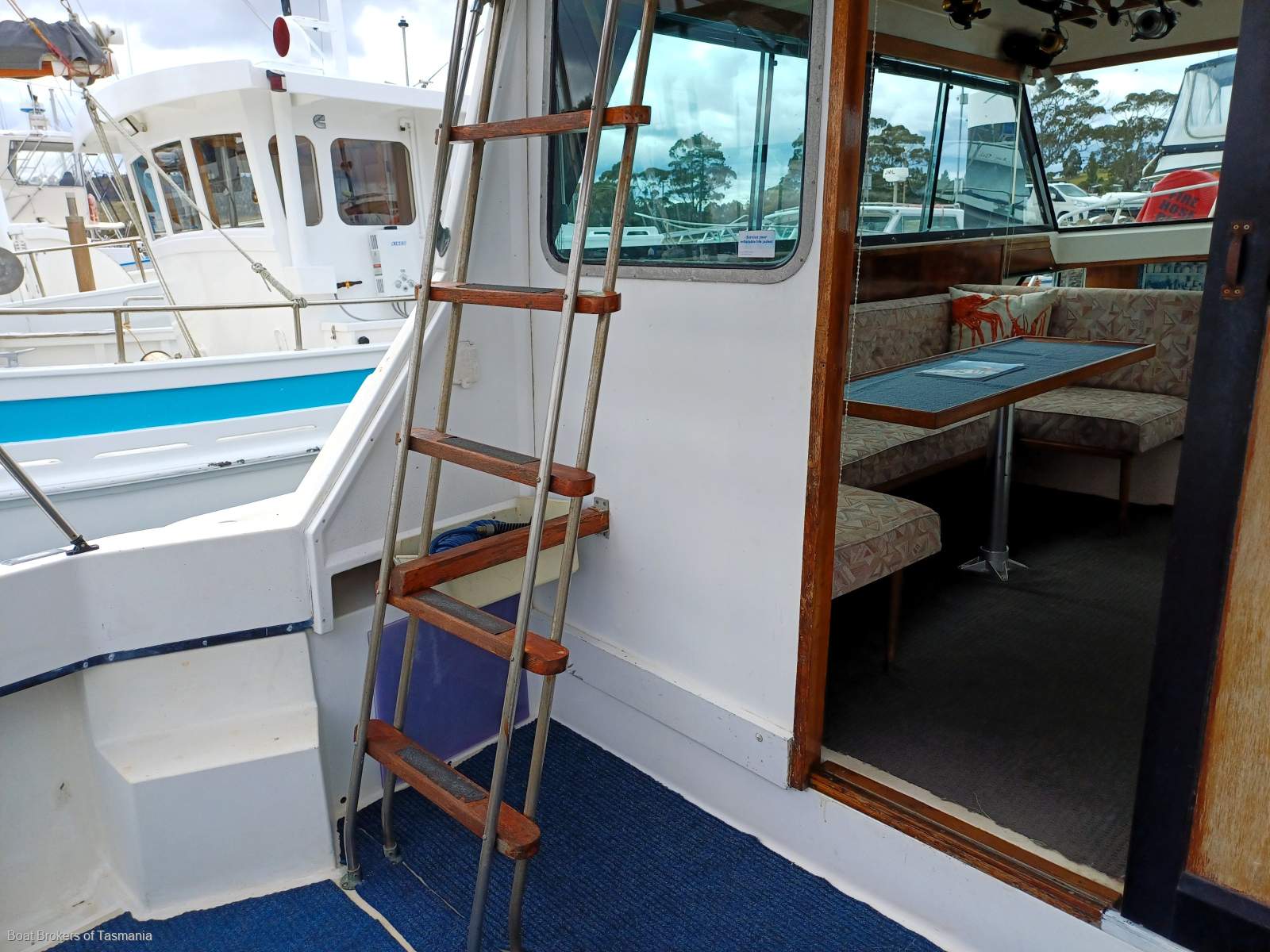 Dreamweaver. Mariner 31/468. April 1980 Mariner 31 Flybridge Twin Volvo diesel shaft drive. Boat Brokers of Tasmania