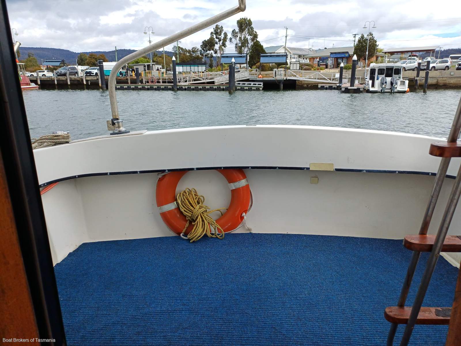 Dreamweaver. Mariner 31/468. April 1980 Mariner 31 Flybridge Twin Volvo diesel shaft drive. Boat Brokers of Tasmania