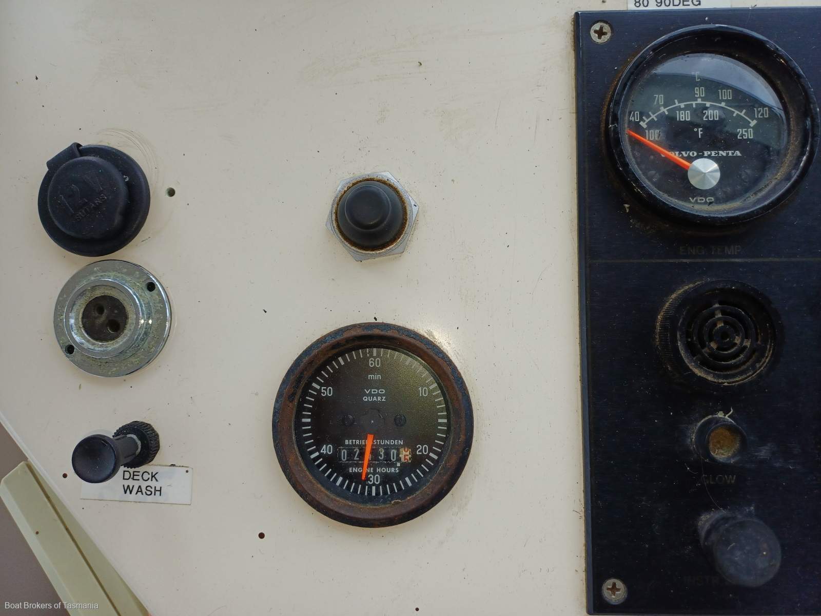 Dreamweaver. Mariner 31/468. April 1980 Mariner 31 Flybridge Twin Volvo diesel shaft drive. Boat Brokers of Tasmania