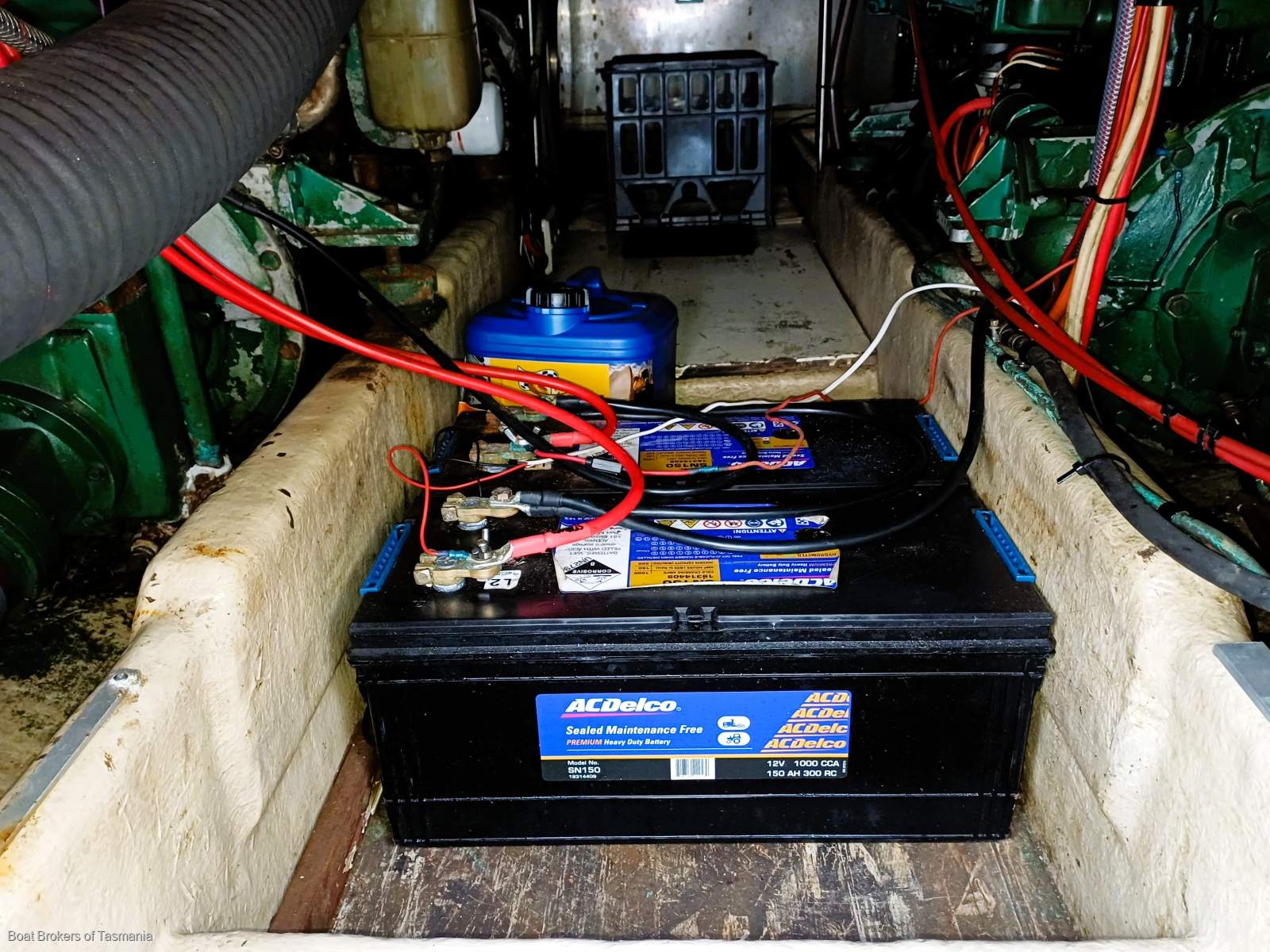 Dreamweaver. Mariner 31/468. April 1980 Mariner 31 Flybridge Twin Volvo diesel shaft drive. Boat Brokers of Tasmania