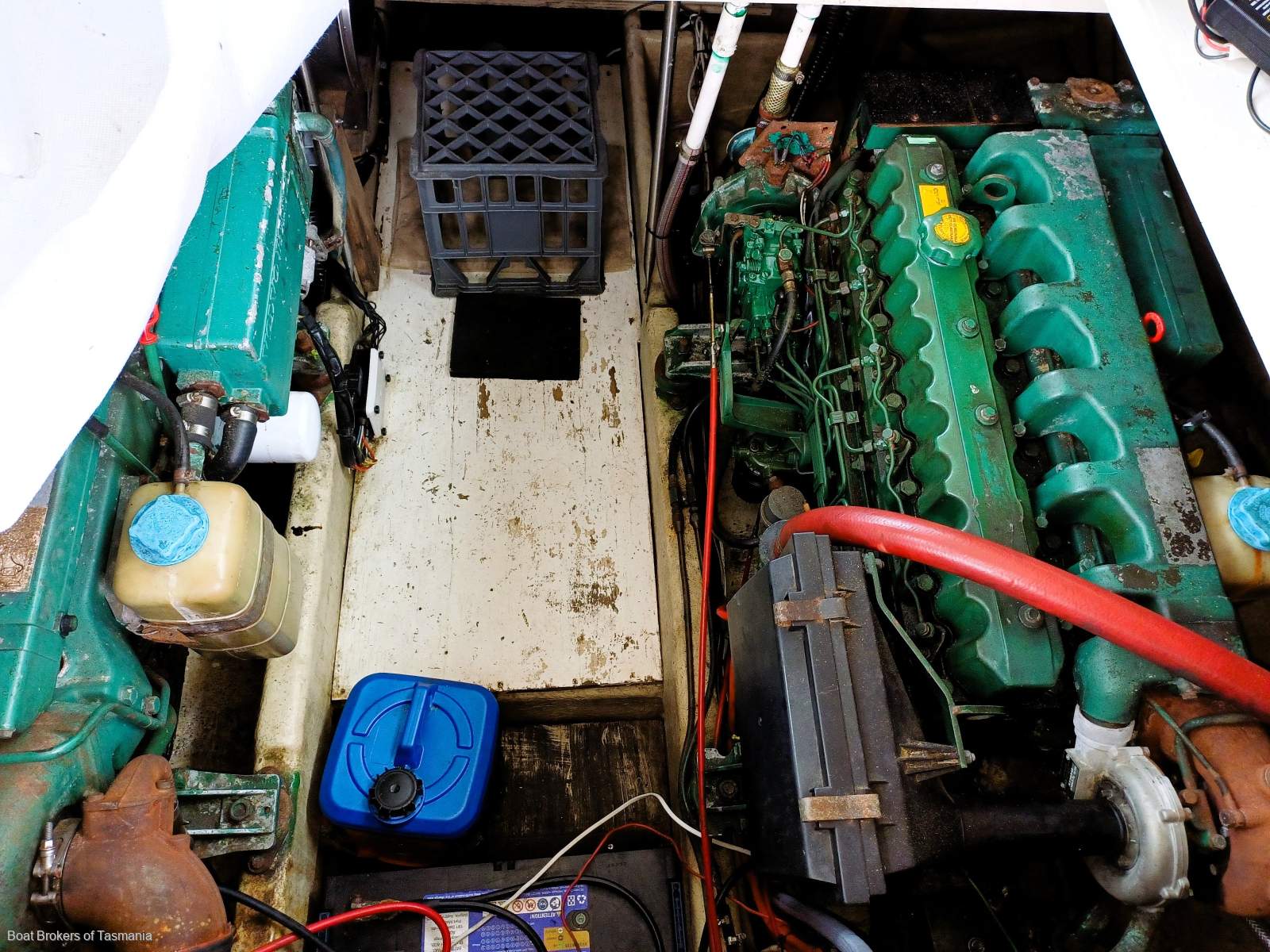 Dreamweaver. Mariner 31/468. April 1980 Mariner 31 Flybridge Twin Volvo diesel shaft drive. Boat Brokers of Tasmania