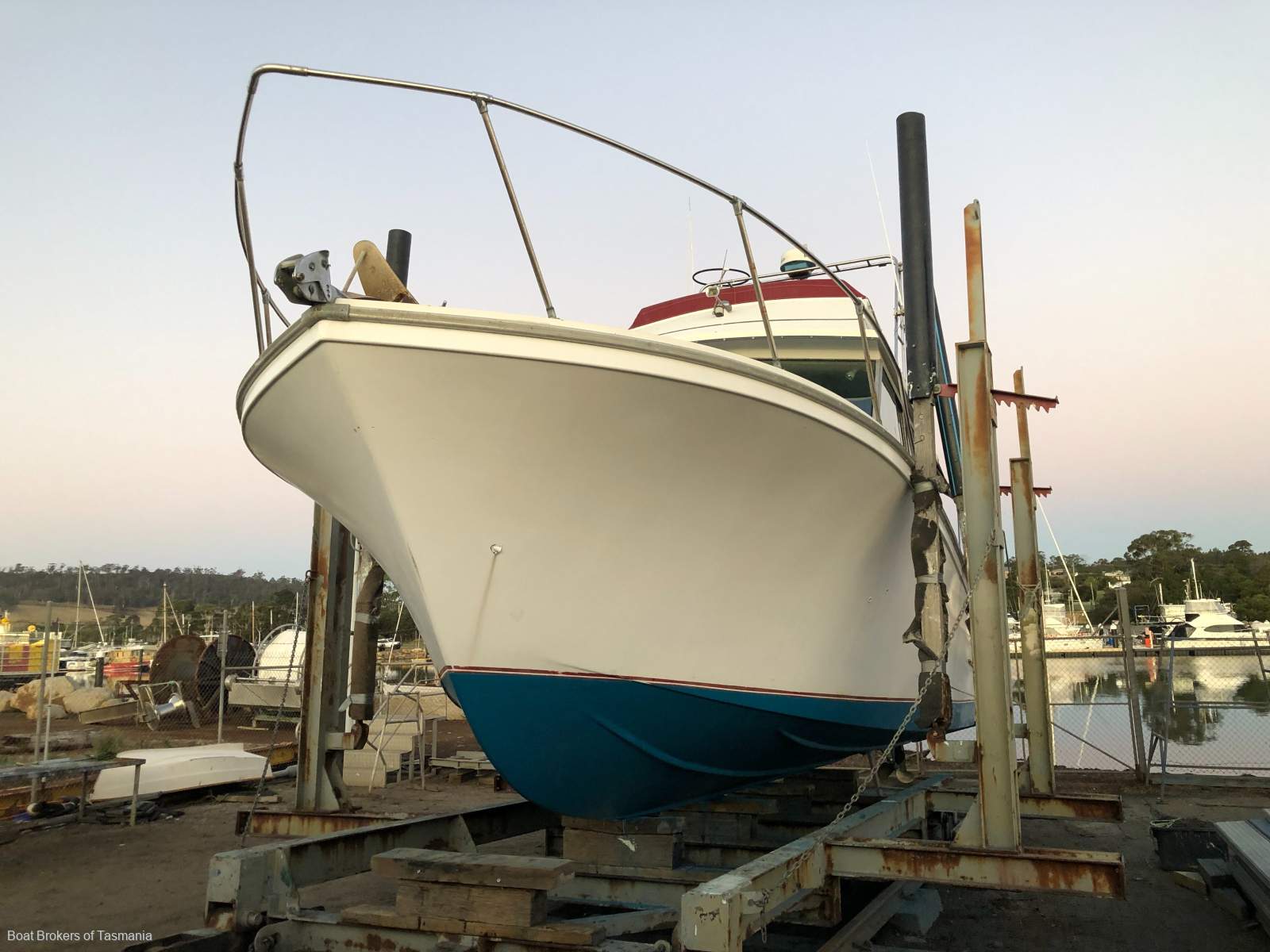 Dreamweaver. Mariner 31/468. April 1980 Mariner 31 Flybridge Twin Volvo diesel shaft drive. Boat Brokers of Tasmania