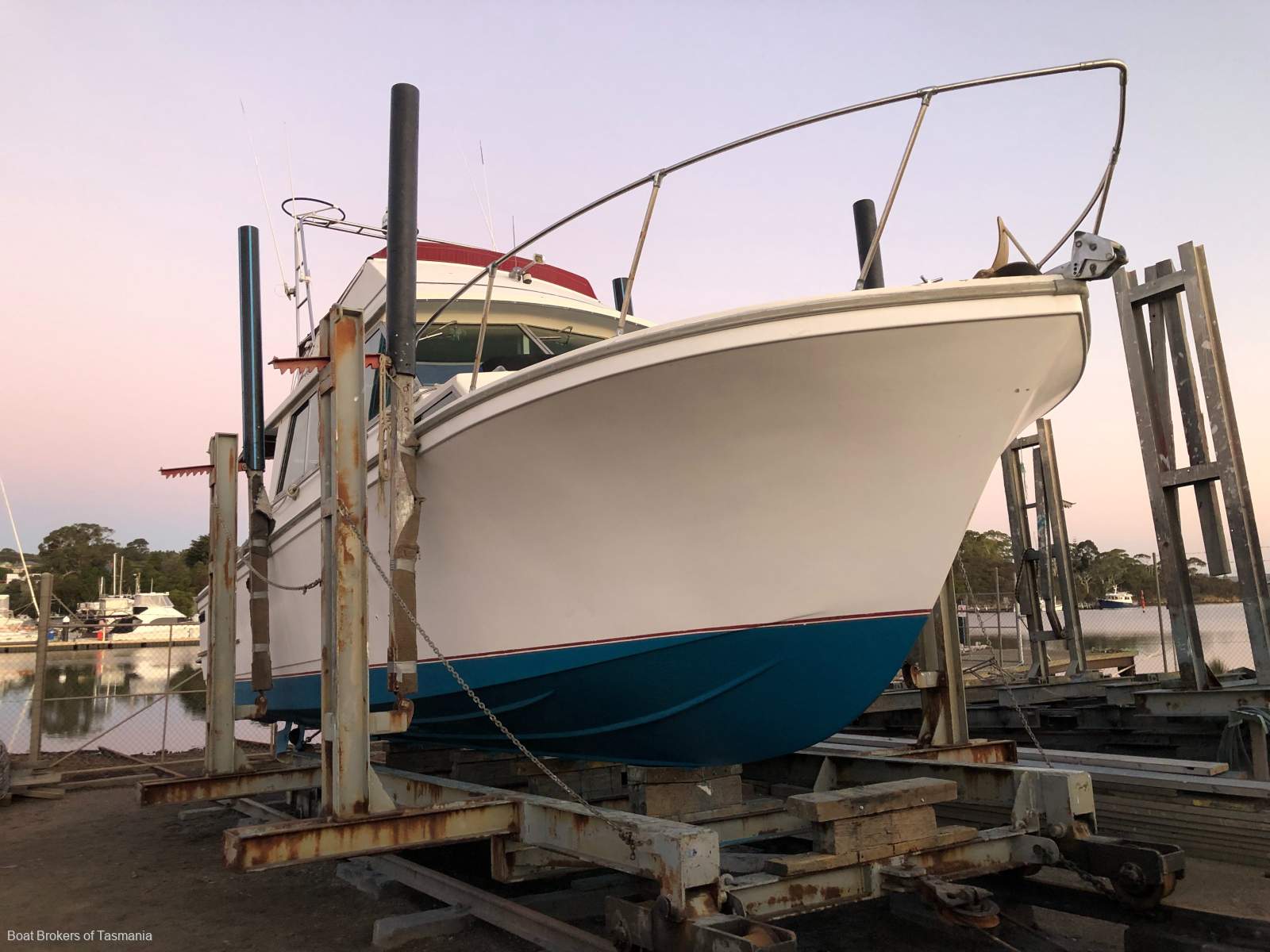 Dreamweaver. Mariner 31/468. April 1980 Mariner 31 Flybridge Twin Volvo diesel shaft drive. Boat Brokers of Tasmania