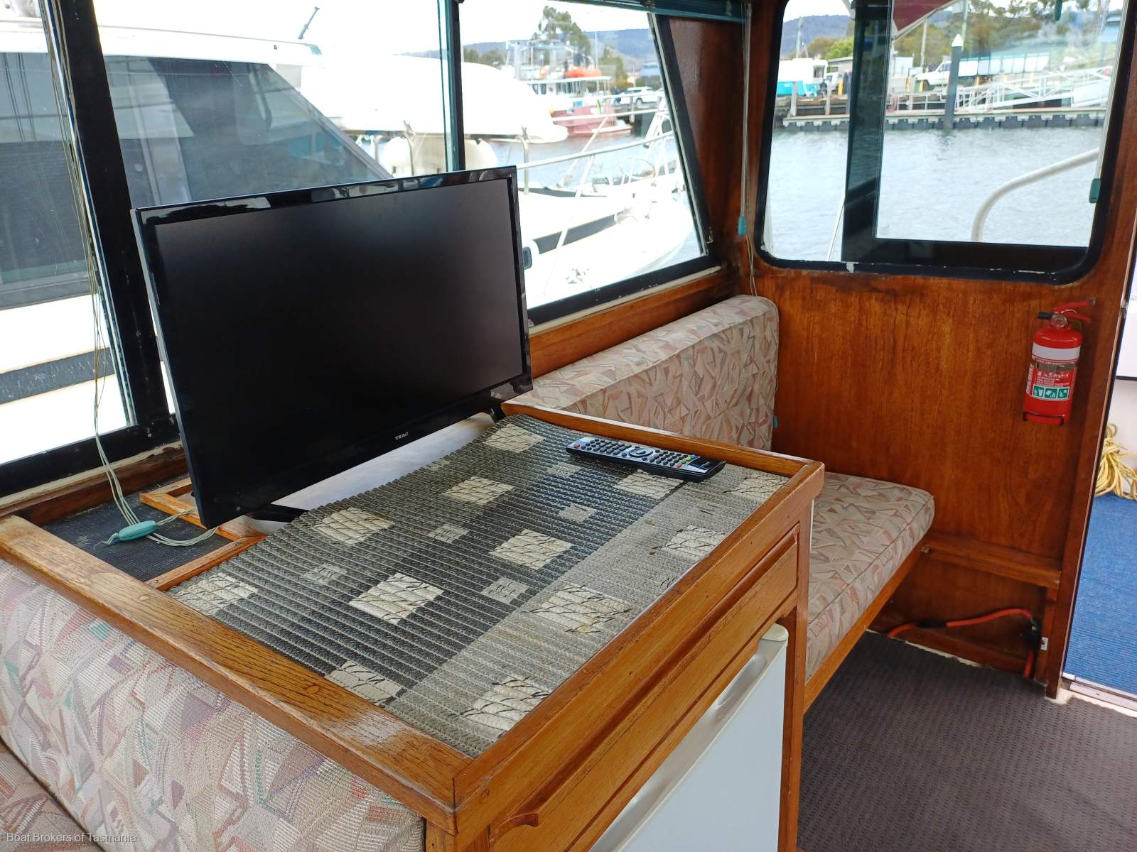 Dreamweaver. Mariner 31/468. April 1980 Mariner 31 Flybridge Twin Volvo diesel shaft drive. Boat Brokers of Tasmania