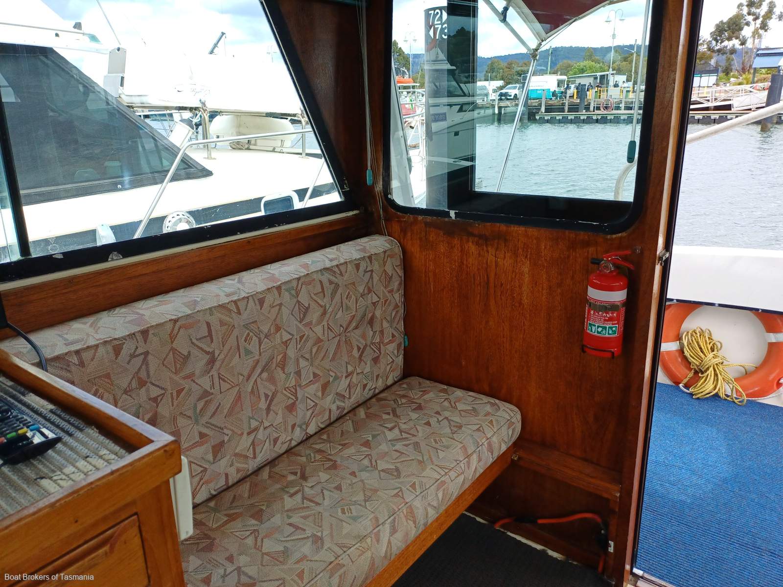 Dreamweaver. Mariner 31/468. April 1980 Mariner 31 Flybridge Twin Volvo diesel shaft drive. Boat Brokers of Tasmania