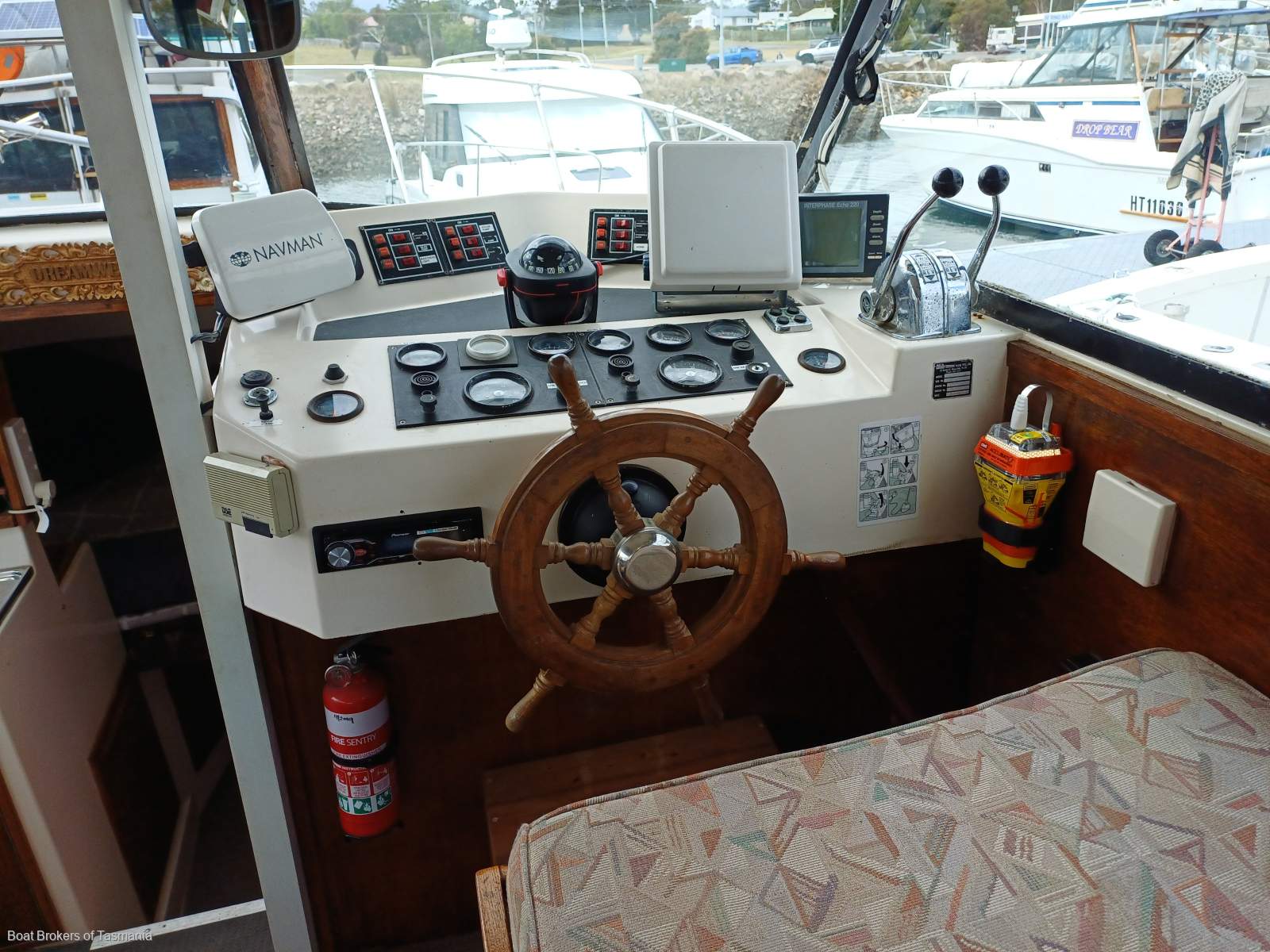 Dreamweaver. Mariner 31/468. April 1980 Mariner 31 Flybridge Twin Volvo diesel shaft drive. Boat Brokers of Tasmania
