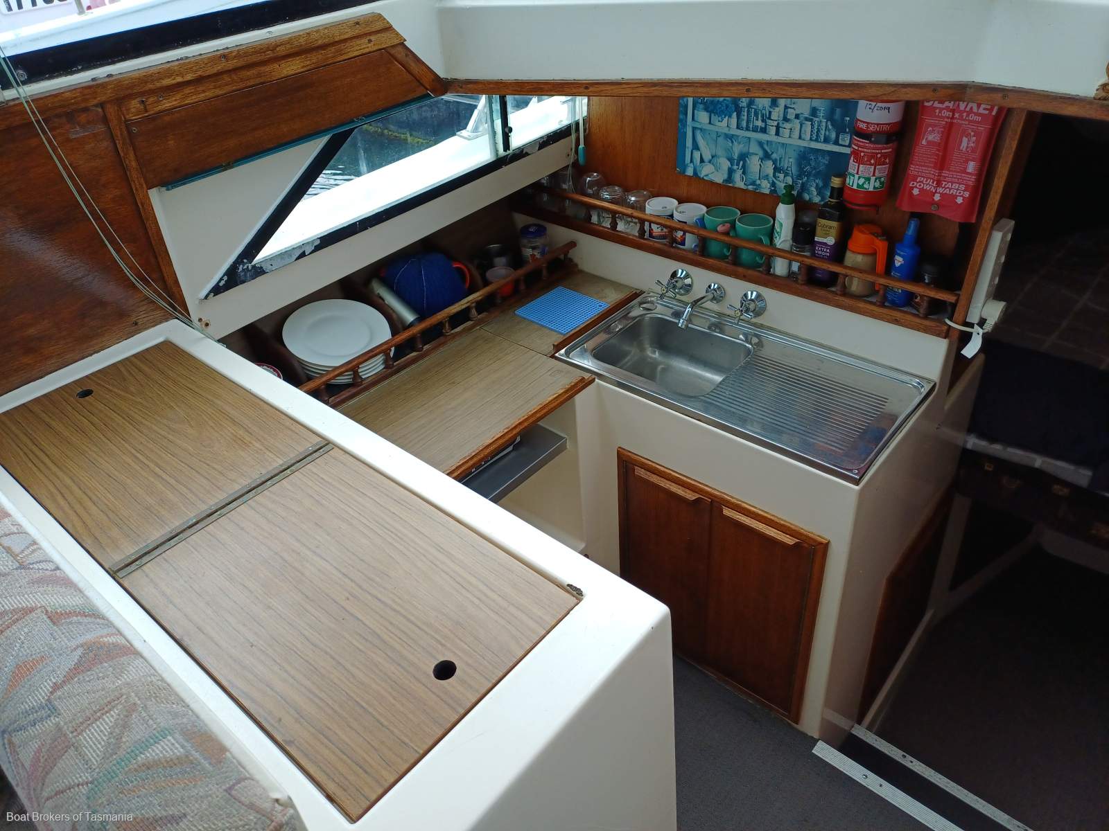 Dreamweaver. Mariner 31/468. April 1980 Mariner 31 Flybridge Twin Volvo diesel shaft drive. Boat Brokers of Tasmania