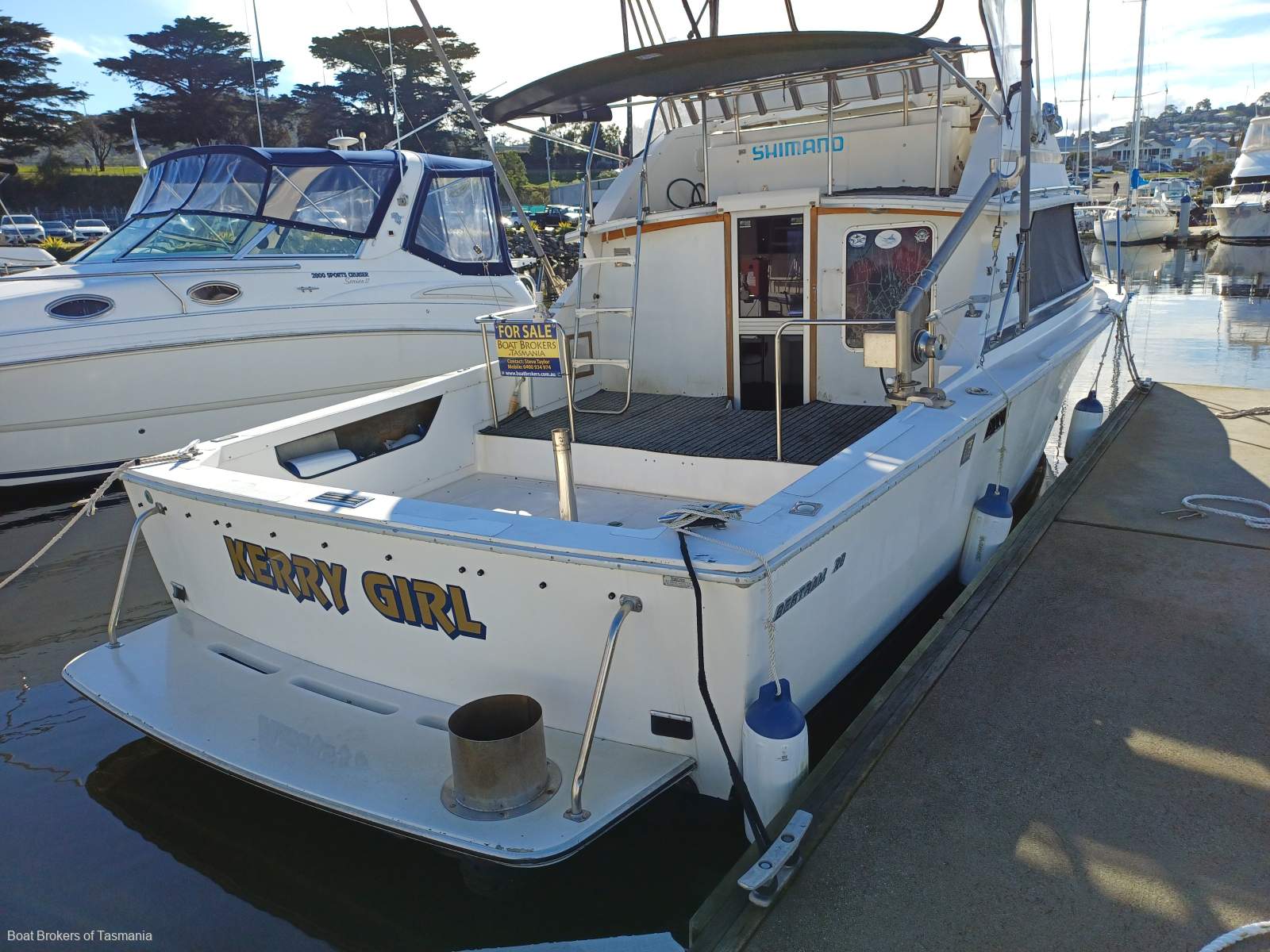 Bertram 28 Flybridge Twin diesel shaft drive Sportsfisherman