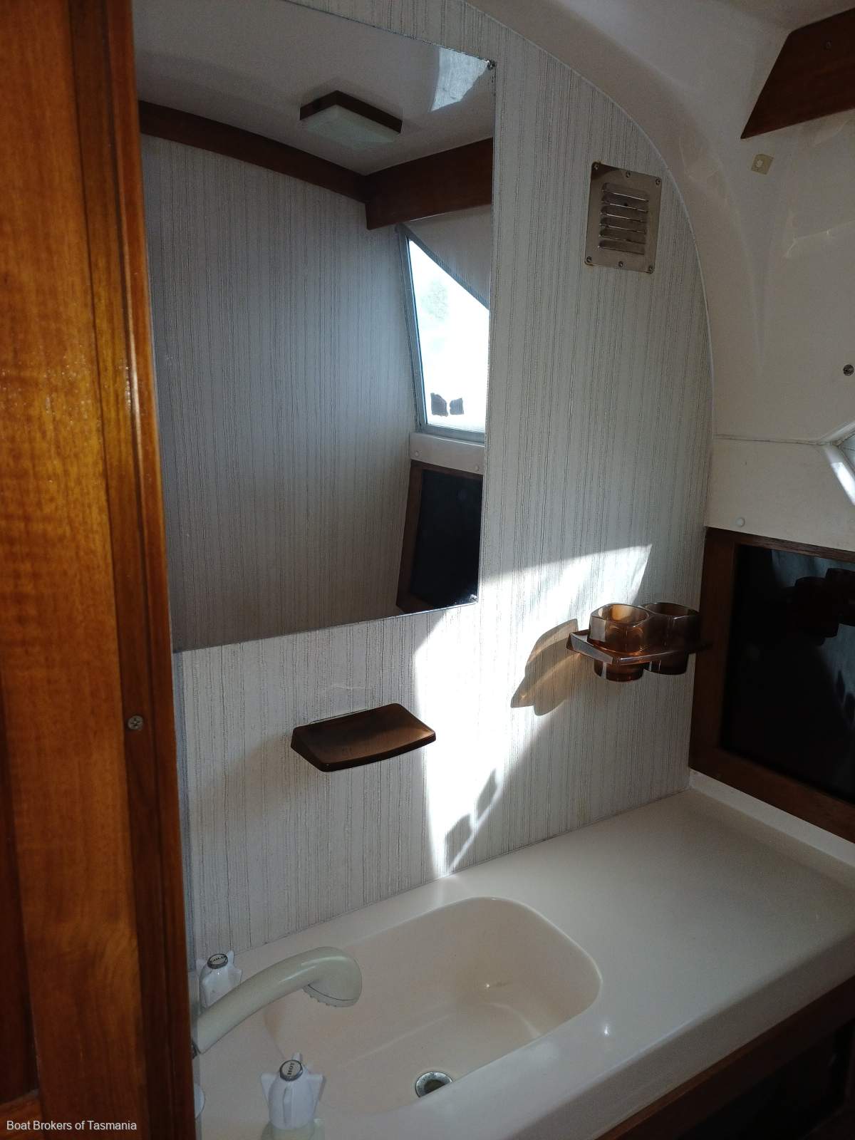 Kerry Girl Bertram 28 Flybridge Twin diesel shaft drive Sportsfisherman Boat Brokers of Tasmania
