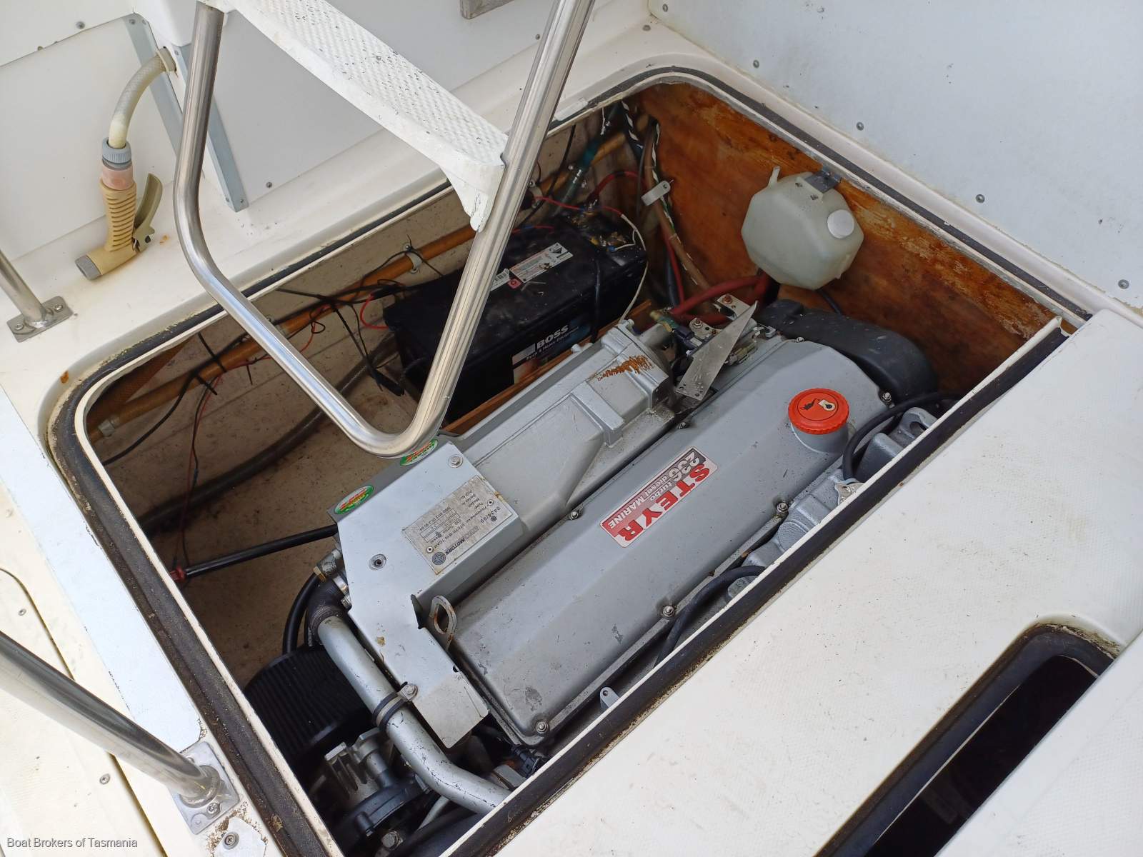 Kerry Girl Bertram 28 Flybridge Twin diesel shaft drive Sportsfisherman Boat Brokers of Tasmania