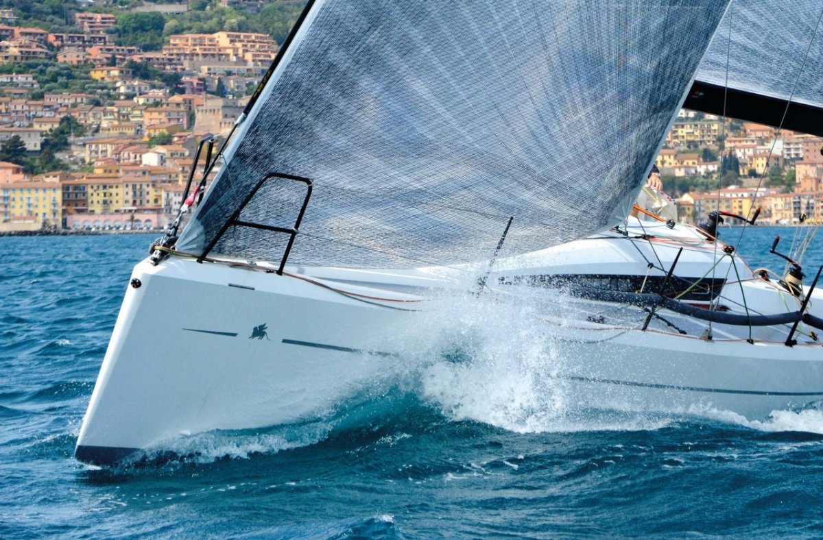 Italia Yachts IY 9.98 Fuoriserie:Exterior