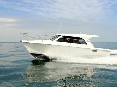 Matilda Bay 32 Sedan, Flybridge, Charter, Fishing 