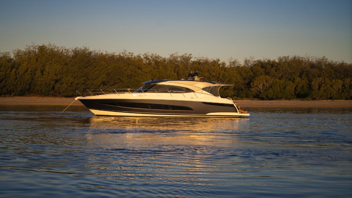 riviera 5400 sport yacht platinum edition