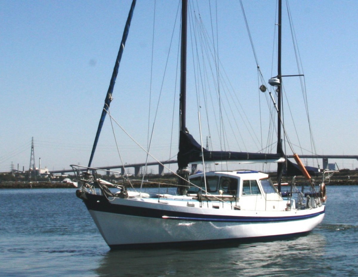 Salar 40 Laurent Giles Pilot House Ketch: Sailing Boats 