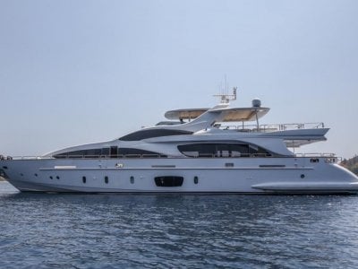 Azimut 105 Grande SUPERYACHT in pristine condition