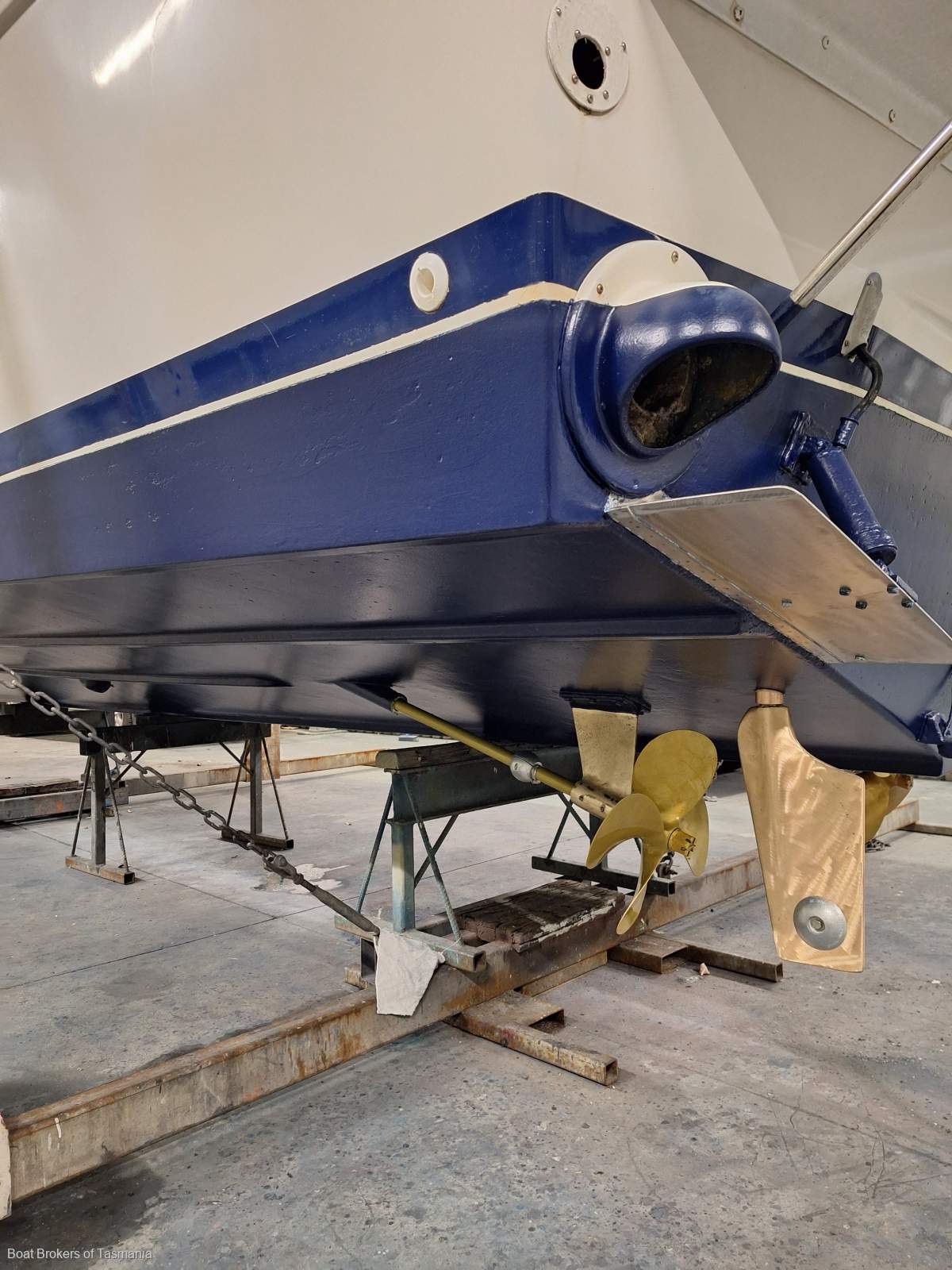 Enchantress Riviera 34 Flybridge Cruiser Shaft drive diesels, bowthruster and a lot more. Boat Brokers of Tasmania