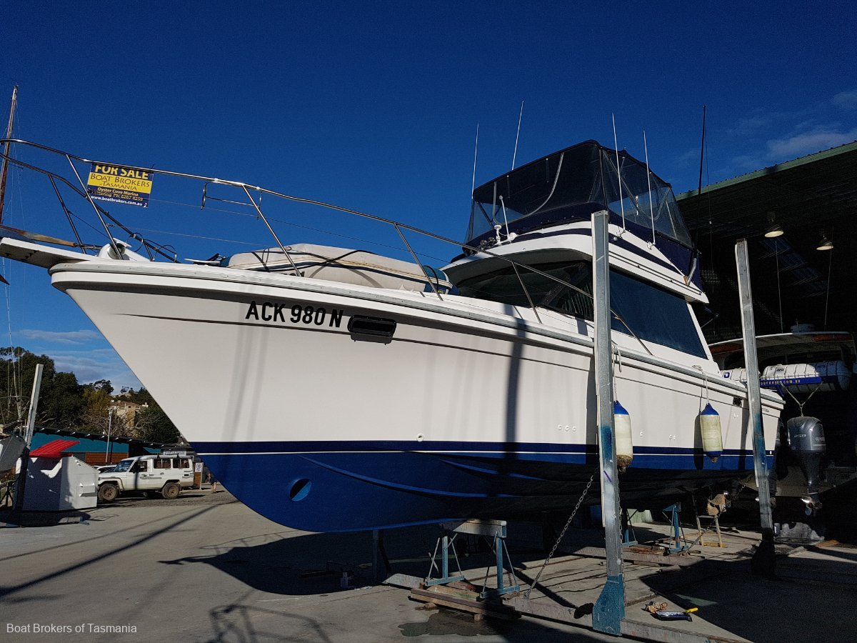 Enchantress Riviera 34 Flybridge Cruiser Shaft drive diesels, bowthruster and a lot more. Boat Brokers of Tasmania