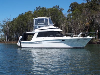 Riviera 35 Flybridge Economical Family Cruising
