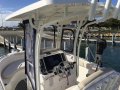 New Robalo R222:Moulded hardtop