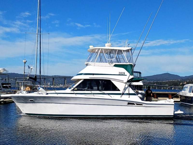 Riviera 36 Platinum single cabin. Cummins diesels, ready for summer.