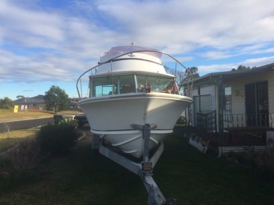 Huntsman 23 Flybridge Cruiser