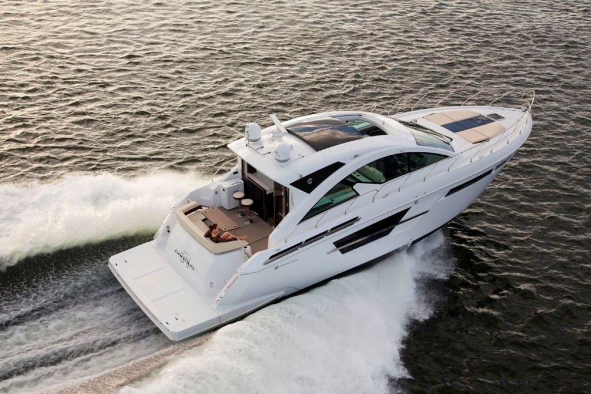 Cruisers Yachts 54 Cantius Cabriolet Sports Yacht