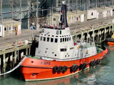32.40m Voith Tug: Commercial Vessel Boats Online for 