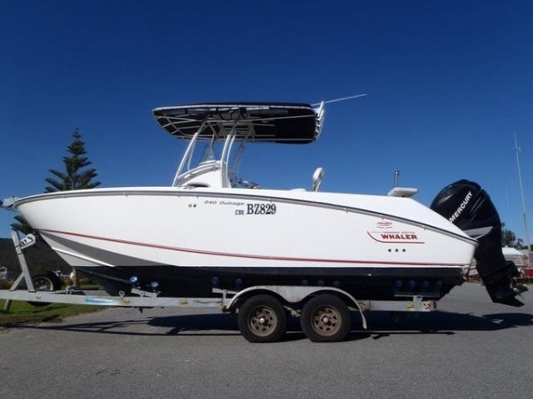 Boston Whaler 240 Outrage Centre Console Power Boats Boats Online For Sale Fibreglass Grp Boats Online