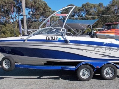 Tahoe Q6 Exceptional Condition Bowrider/Wake Boat