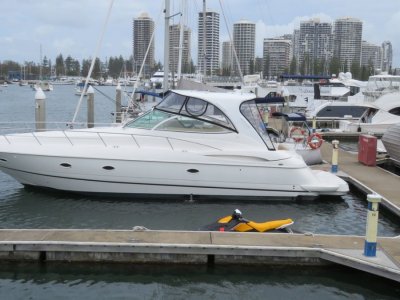Cruisers Yachts 440 Express