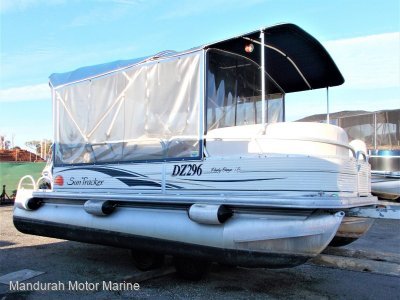 Sun Tracker Party Barge 18