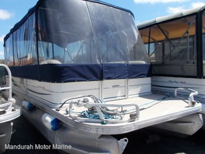 Sun Tracker Party Barge 24
