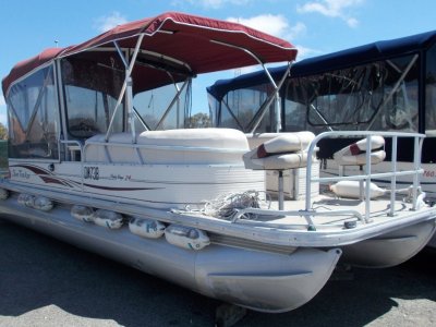 Sun Tracker Party Barge 24