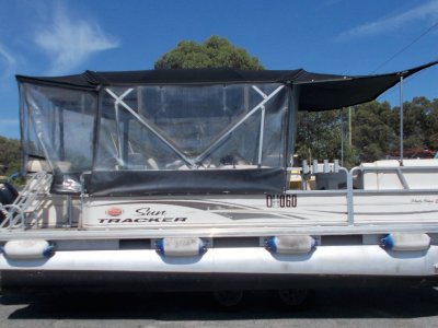 Sun Tracker Party Barge 21