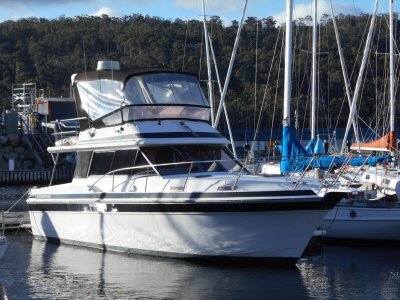 Markline 1100 FLYBRIDGE CRUISER BIG PRICE REDUCTION, WORK NEEDED
