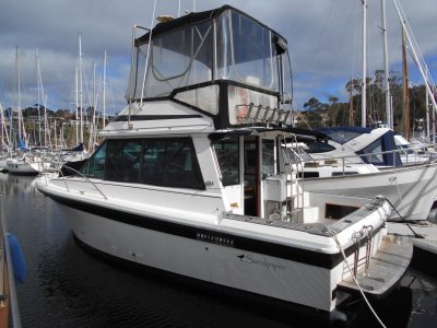 Riviera 32 Flybridge Good Original Condition, MOTIVATED VENDOR