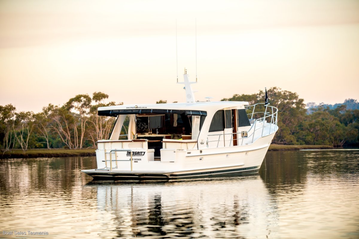 Integrity 440 Sedan (NEW)