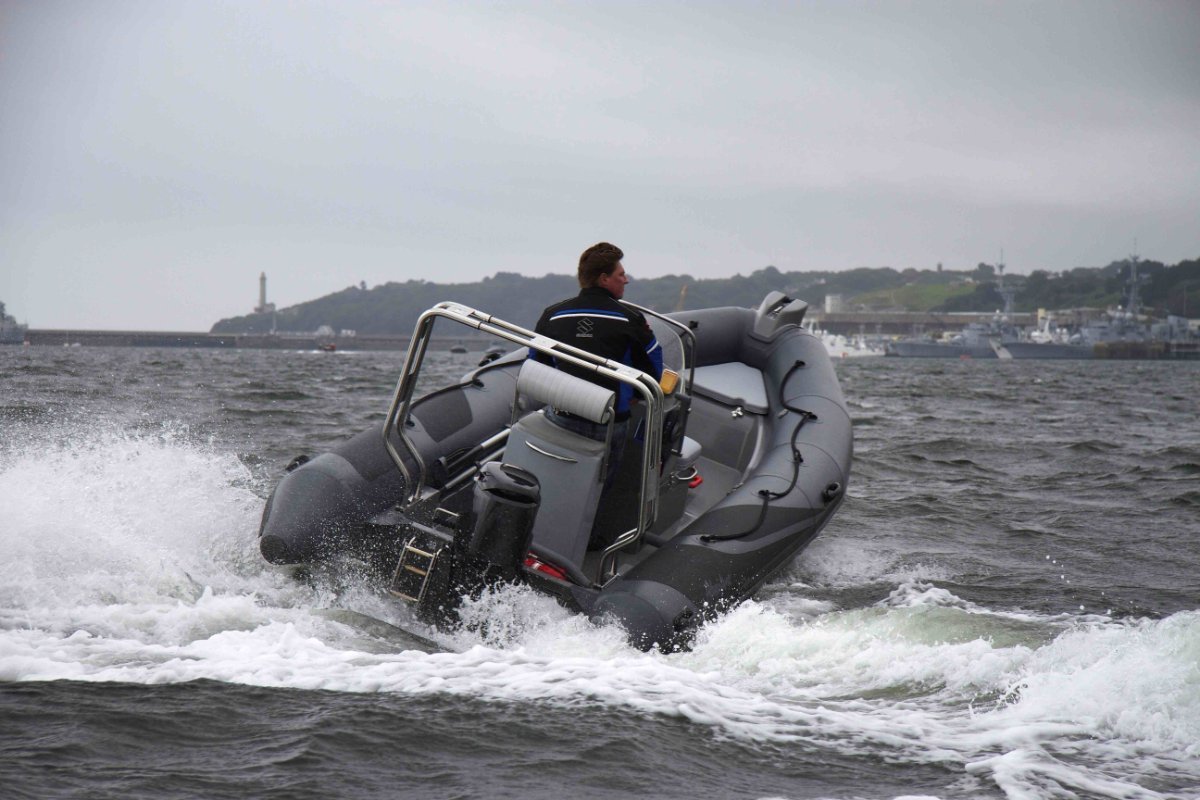 Adventure Inflatables Aurora V550 Centre Console - CURRENTLY IN STOCK !!:V550 Catalogue Photo