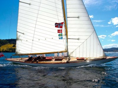 International 8 metre 