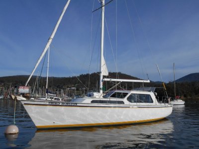 Zeston 40 CLASSIC PILOTHOUSE WITH EXCELLENT INVENTORY