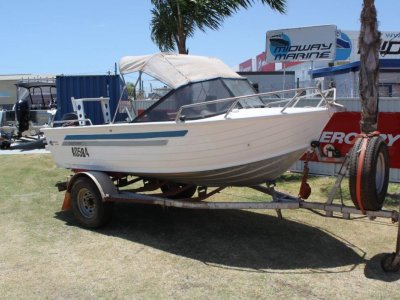 Quintrex 475 Bay Hunter runabout
