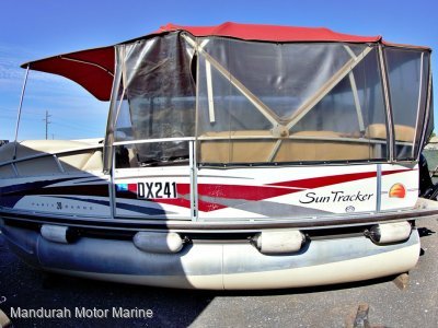 Sun Tracker Party Barge 20 DLX